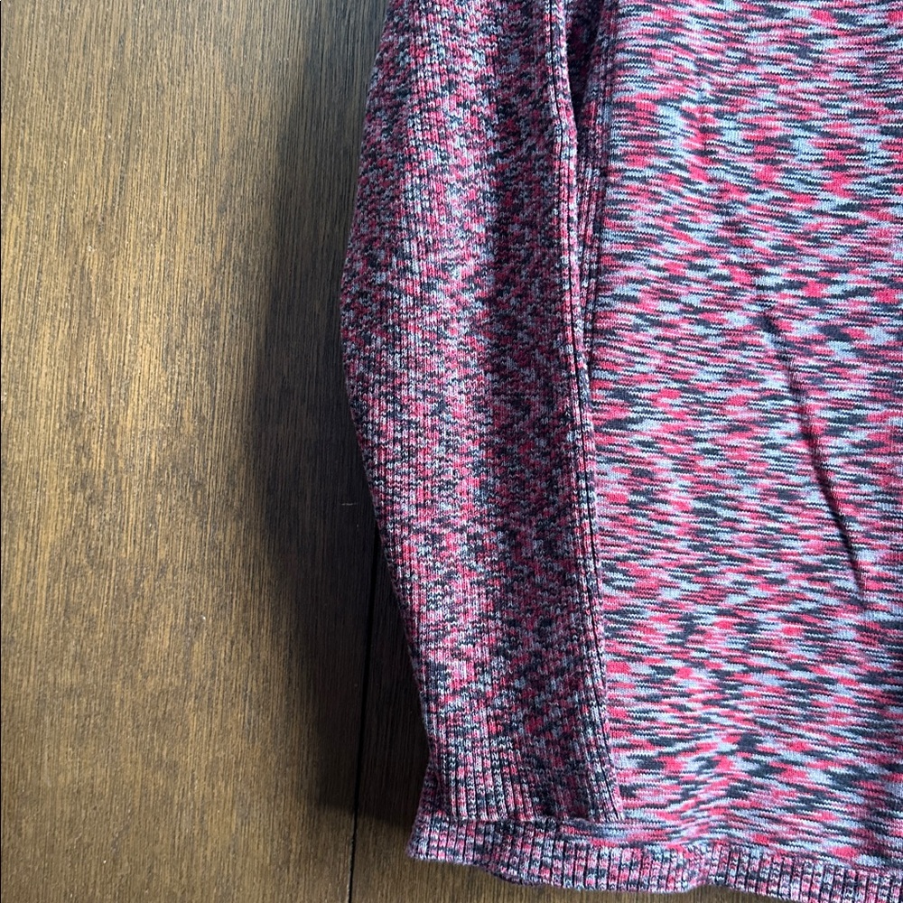 Relativity Red and Gray Knit Top 2x see close ups for best real color - Picture 4 of 6